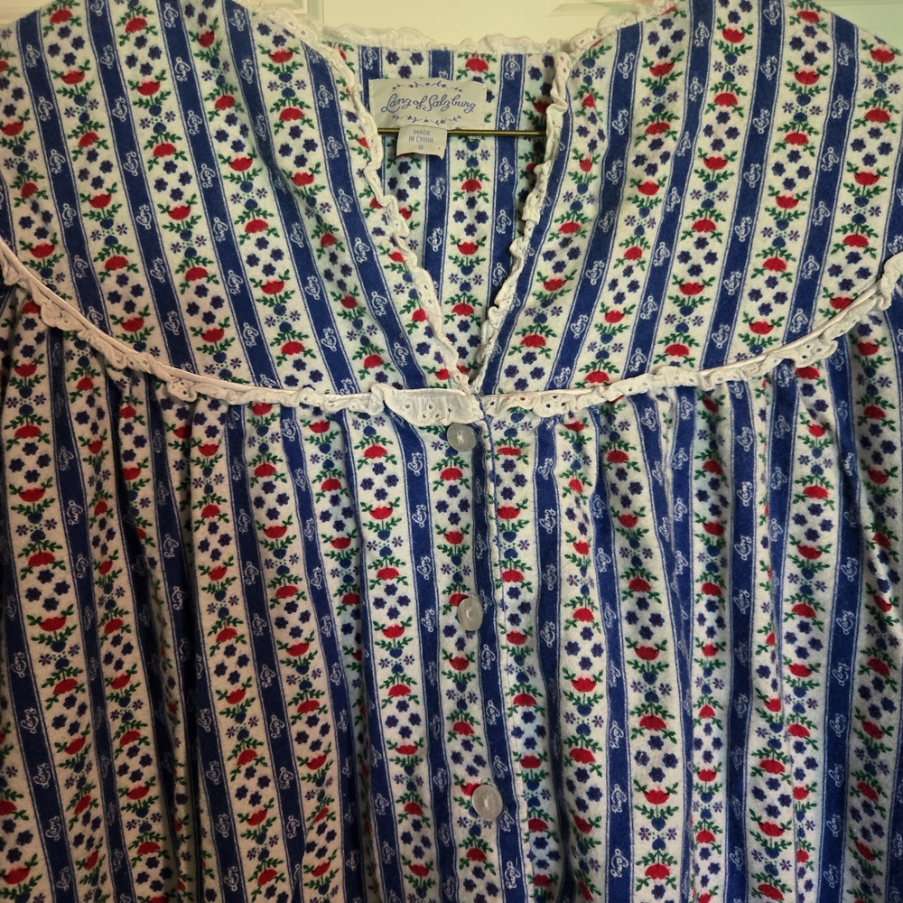 Blue and White Casual V-Neck Gown with Bishop Sleeves - Picture 3 of 6